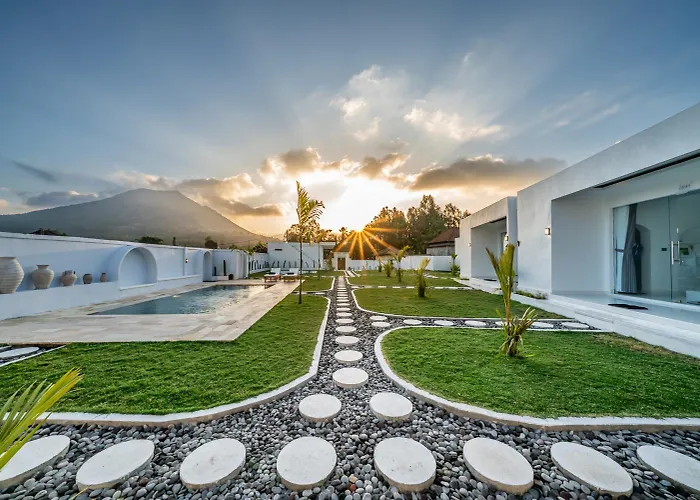 Hotel Under Hill Bali