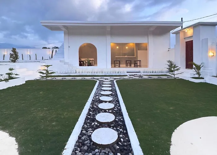 Hotel Under Hill Bali 5*